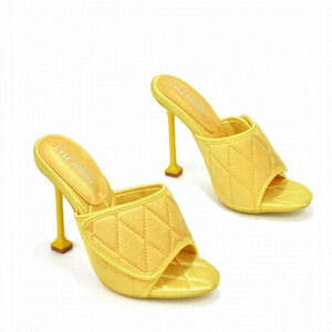 CAPE Robbin Leslee Heels
